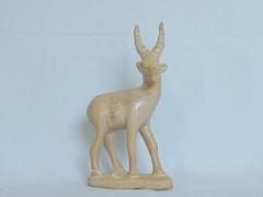 Antilope männlich aus Speckstein (H ± 9 B ± 20 cm)